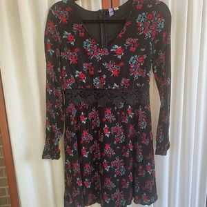 Floral dress with lace waist